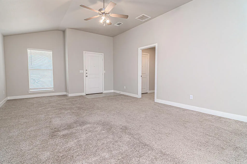 3 bed, 2.0 bath, 1450 sqft, $2,000 — Photo 4
