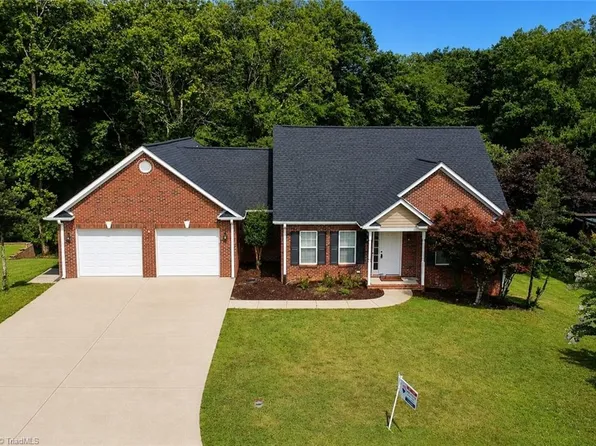 107 N Hills Dr, Mount Airy, NC 27030