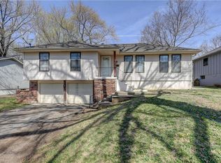 8008 E 120th St, Grandview, MO 64030