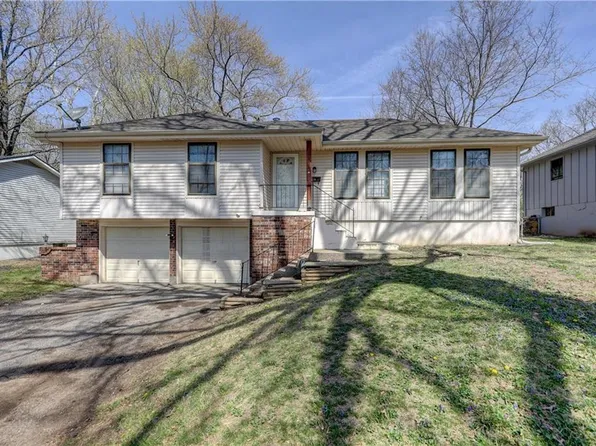 8008 E 120th St, Grandview, MO 64030