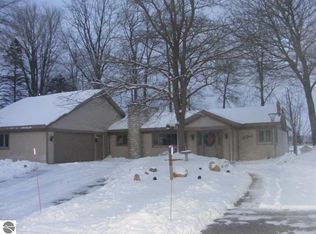 4569 W Lake Mitchell Dr, Cadillac, MI 49601