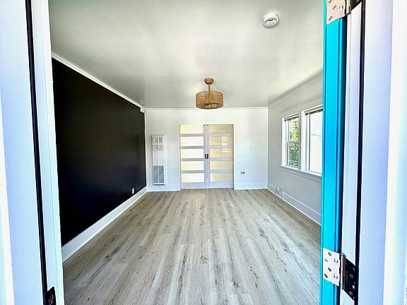4th image of 279 Redondo Ave #B