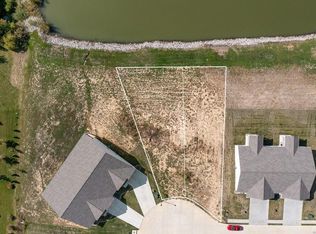 824 Applewood Creek Dr, Fairview Heights, IL 62208