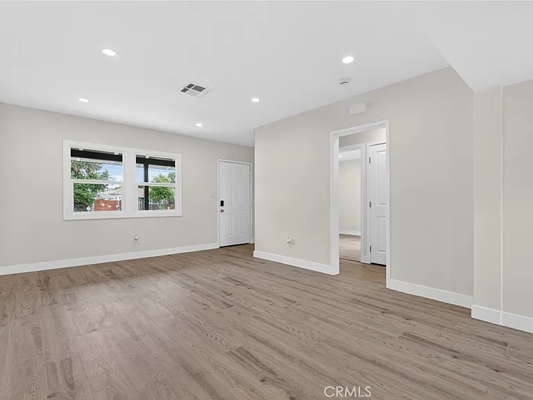 7359 Louise Ave — Photo 8