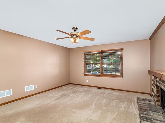 4th image of 209 Maplewood Dr