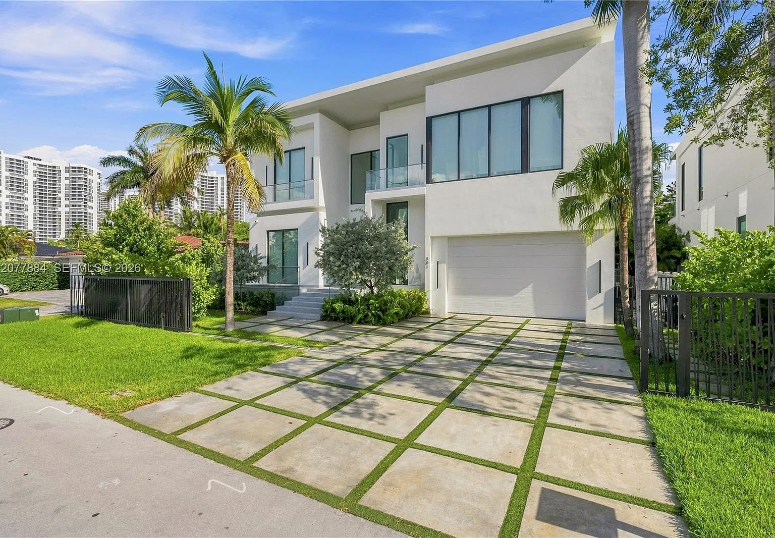 6 bed, 6.5 bath, 5036 sqft, $37,000 — Photo 3