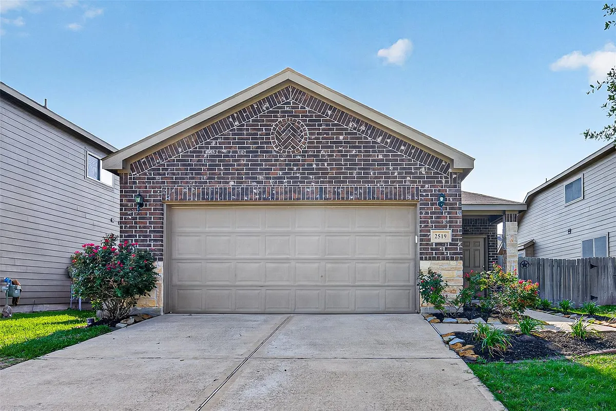 Photo 1 of 32 - 2519 Northern Great White Ct - Katy, TX Primary Photo - 2519 Northern Great White Ct