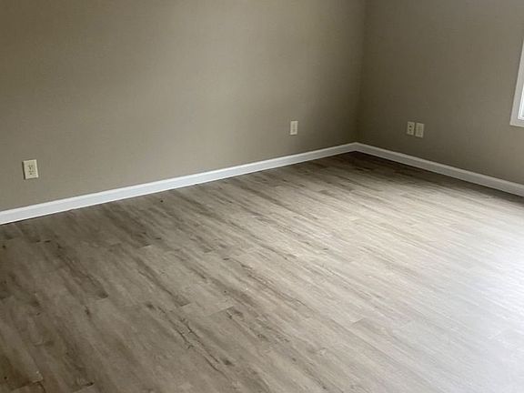 3rd image of 380 Britton Ave APT 2