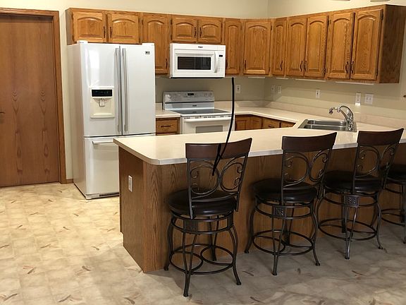 5th image of 1129 Twin Oaks Dr