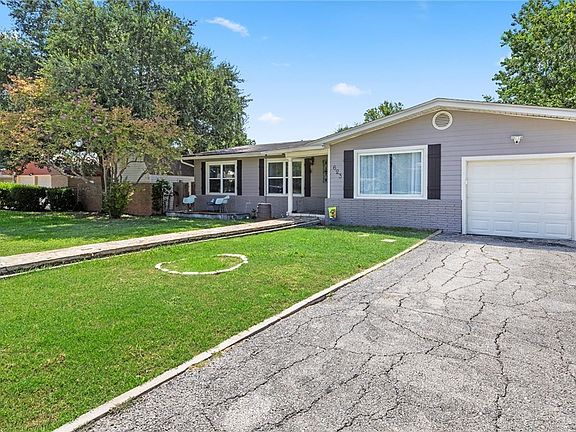 4th image of 623 SE Terrace Ct