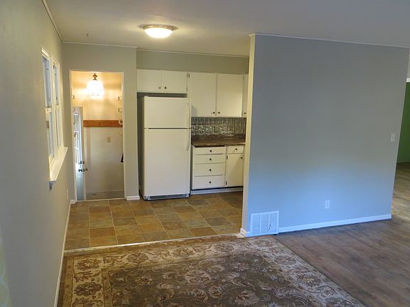 5th image of 919 Penrose St