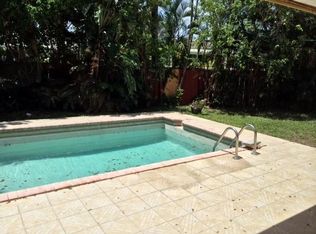 1305 NE 4th Ct, Boca Raton, FL 33432