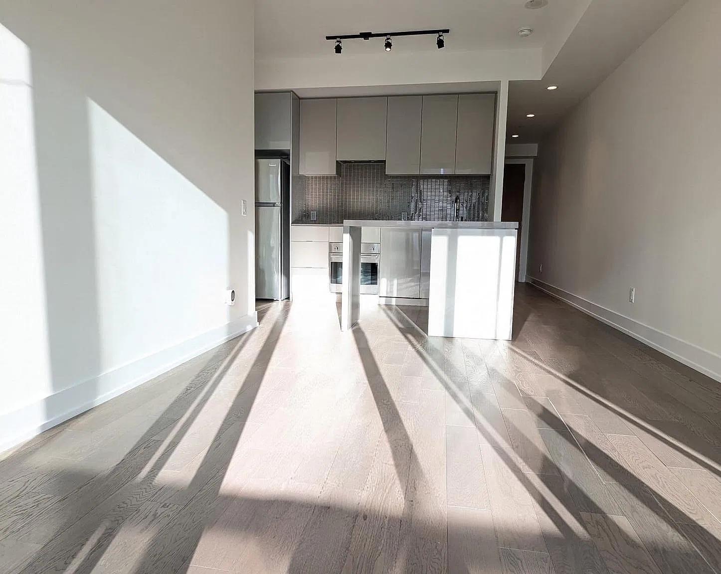 1 bed, $2,400 — Photo 3