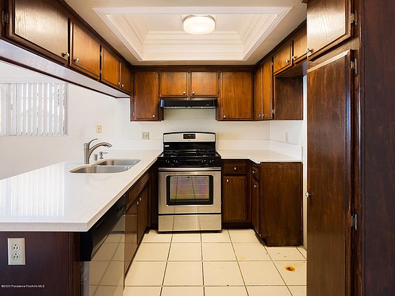 2nd image of 4189 N Vineland Ave #102