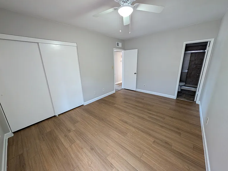 624 N Santa Barbara #3 — Photo 11