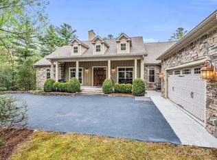 5 Thornapple Dr, Hendersonville, NC 28739