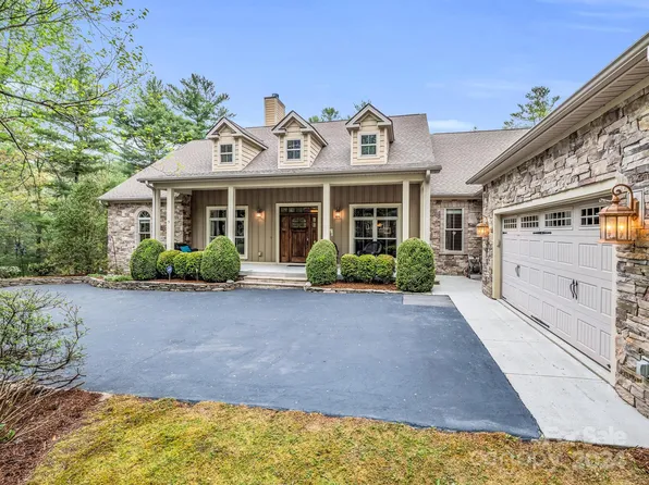 5 Thornapple Dr, Hendersonville, NC 28739