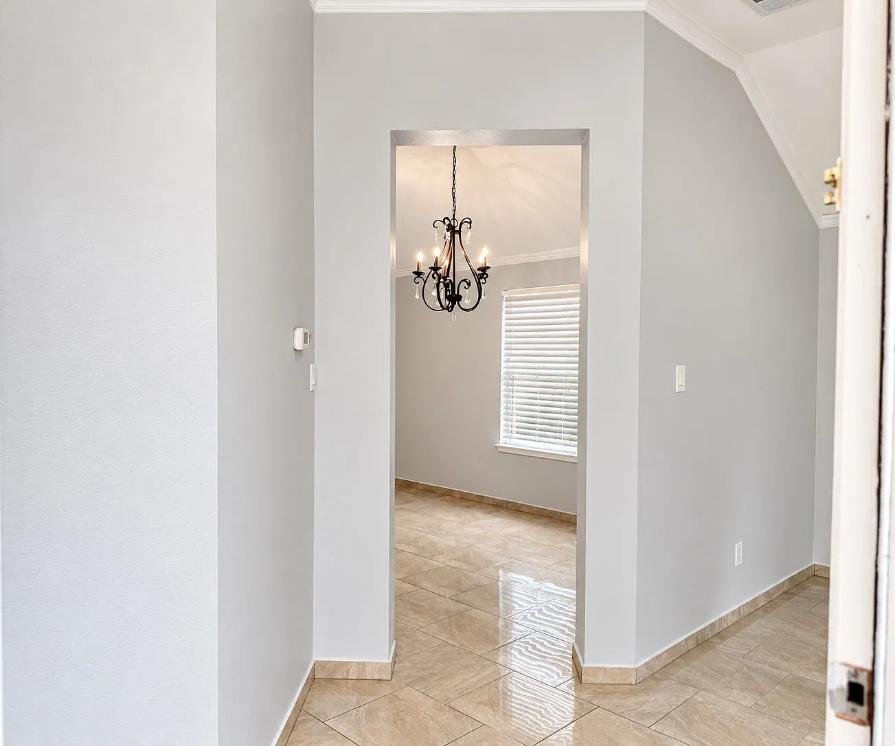4 bed, 1811 sqft, $2,650 — Photo 2