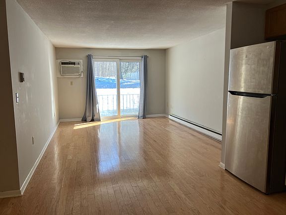 3rd image of 567 Sagamore Ave APT 14