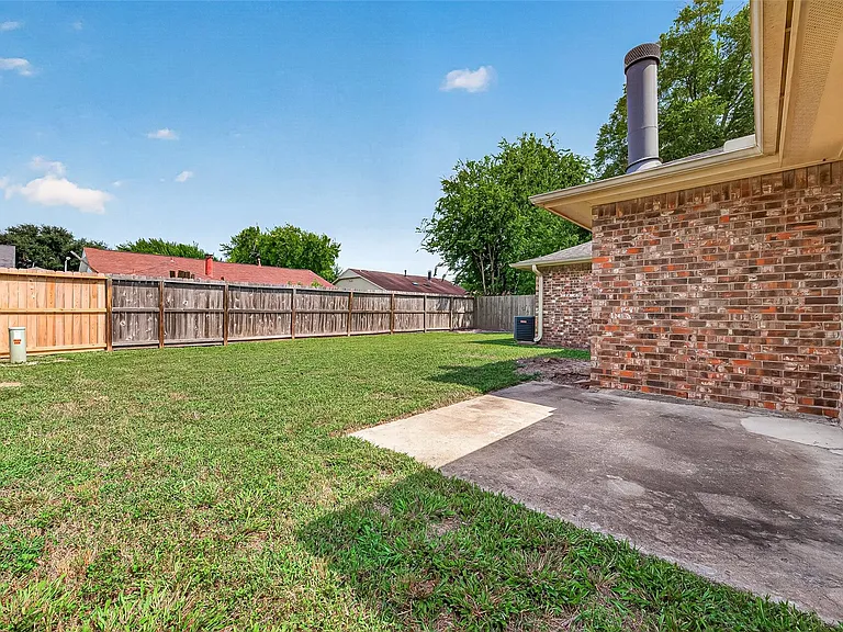 7407 Cortes Dr — Photo 33