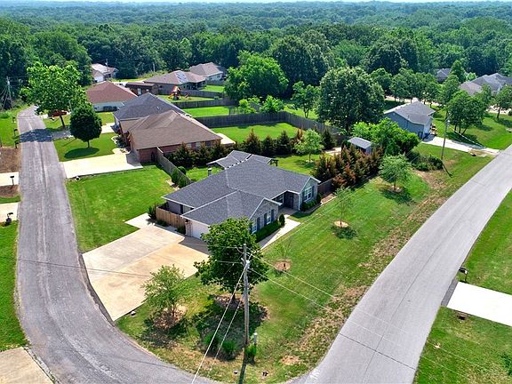 2nd image of 14 Hillswick Dr