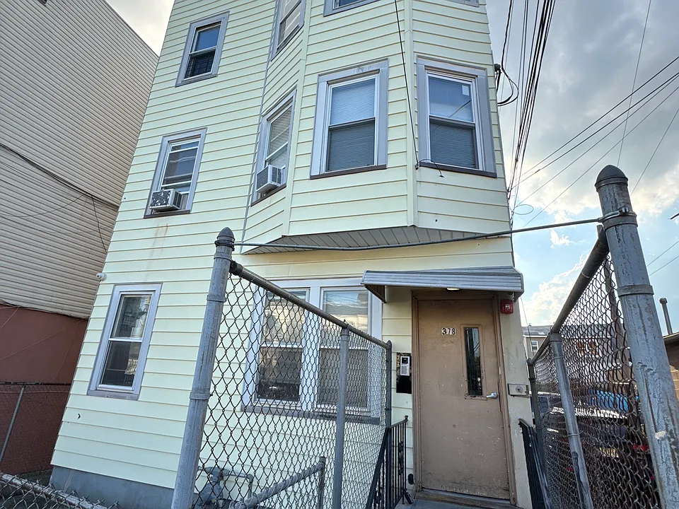 378-380 E 18th St #3