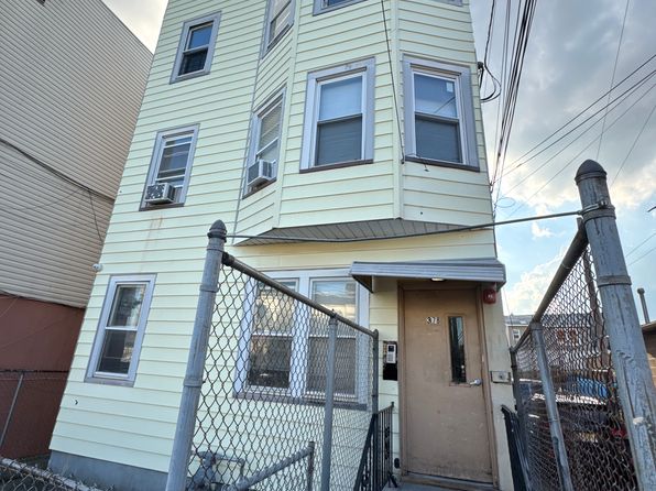 378-380 E 18th St #3