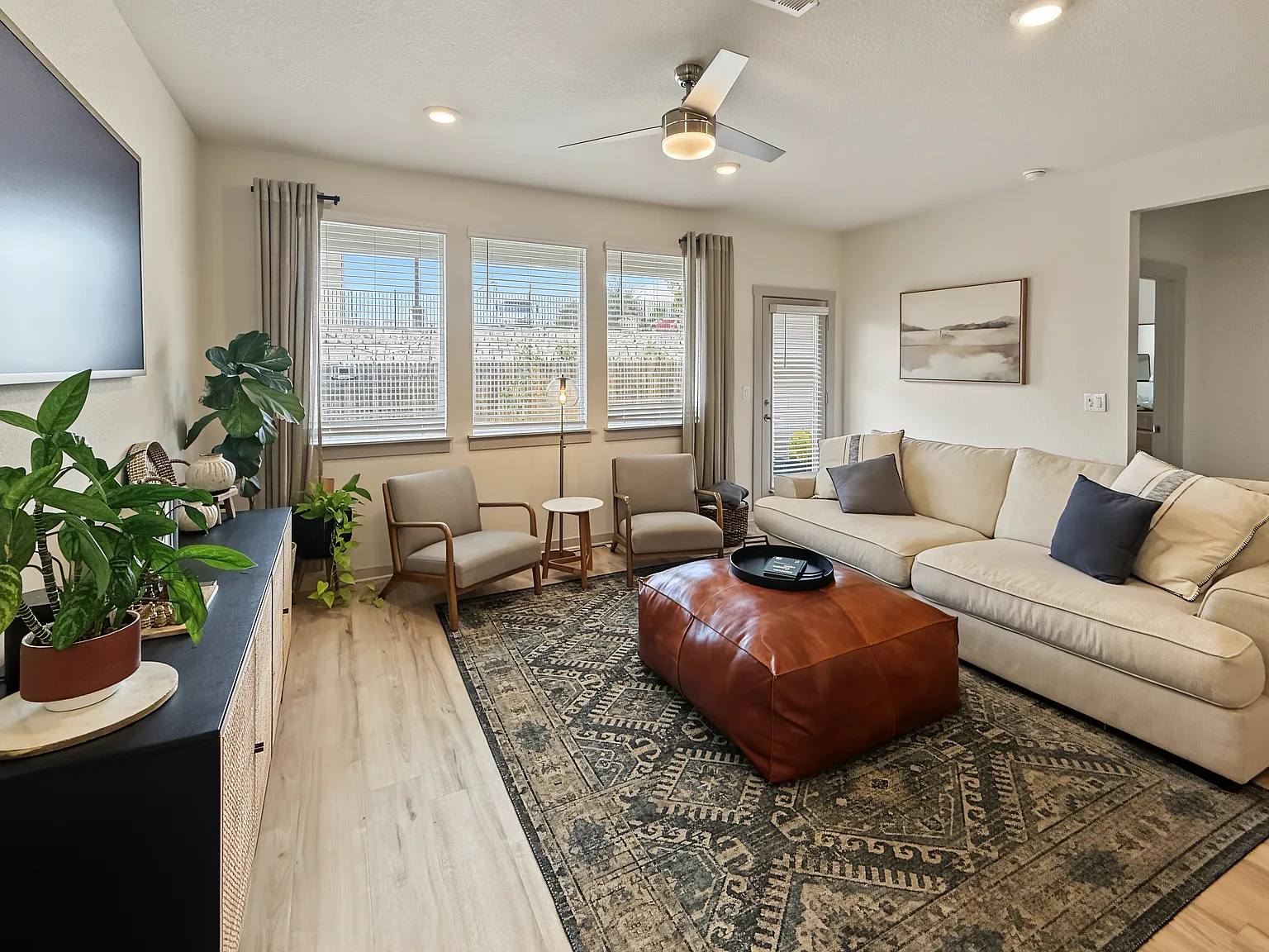 4 bed, 1676 sqft, $2,300 — Photo 3