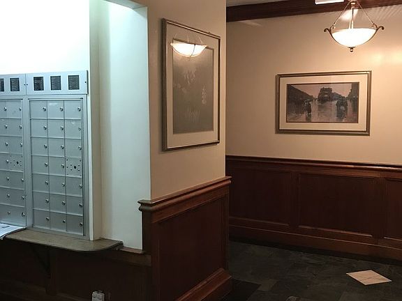 3rd image of 112 W 72nd St APT 9B
