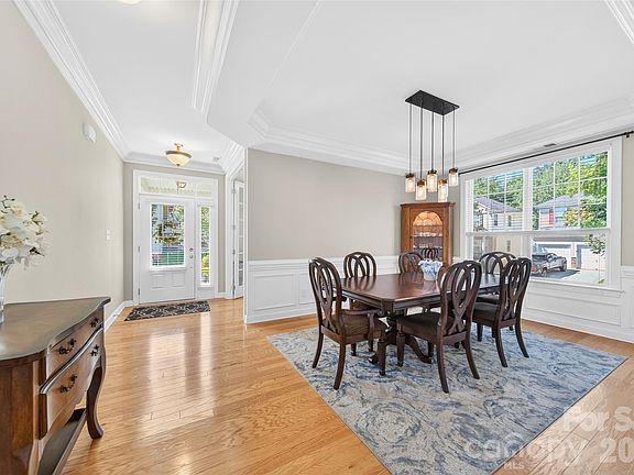 4th image of 103 Cranbrook Ln
