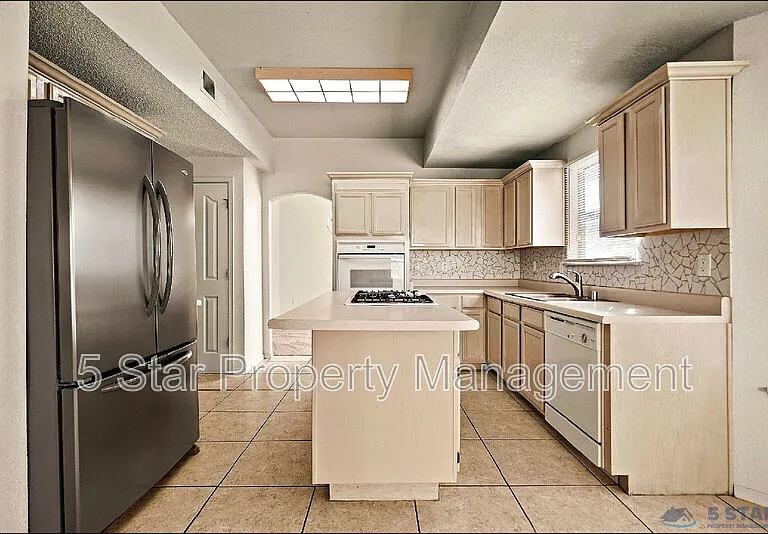 1315 Olga Mapula Dr — Photo 14
