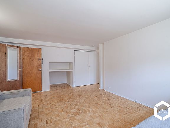 5th image of 651 E 7th St #3R