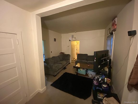 3rd image of 7 Sweezy Avenue