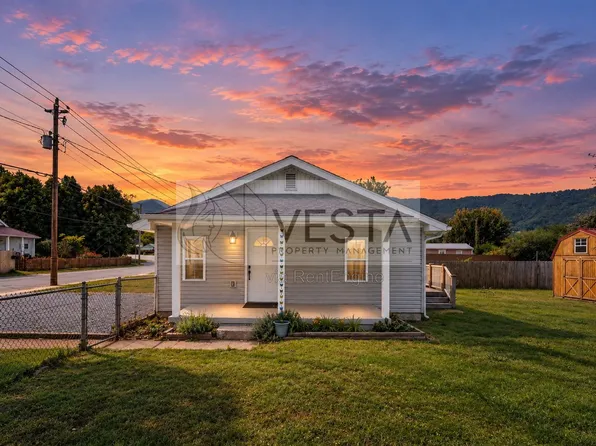 108 Belle Meade Dr, Waynesville, NC 28786