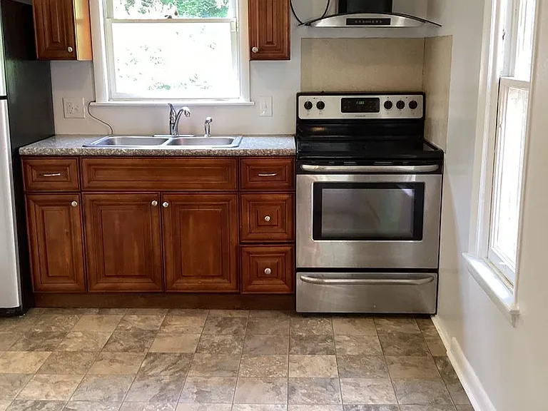 232-234 W 2nd St — Photo 11