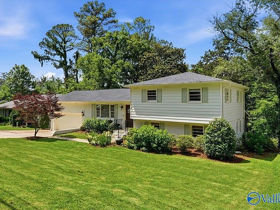 2nd image of 2806 Briarwood Dr SE