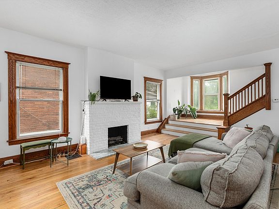 4th image of 418 King St