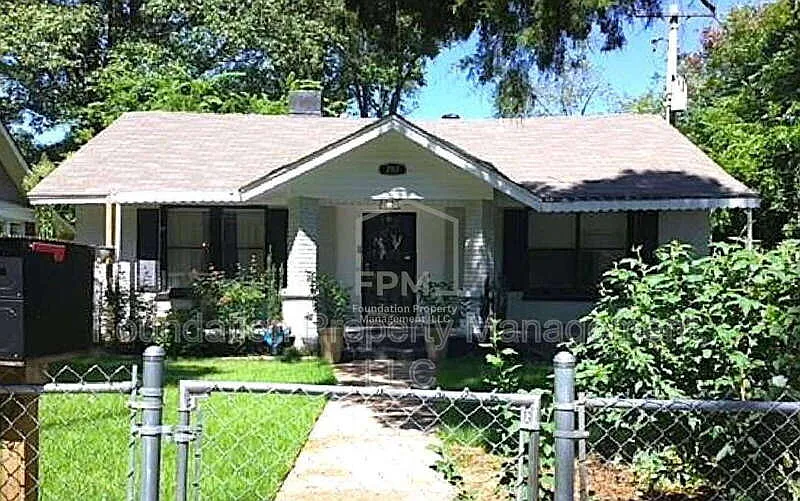 4 bed, 2.0 bath, 1433 sqft, $1,300 — Photo 1