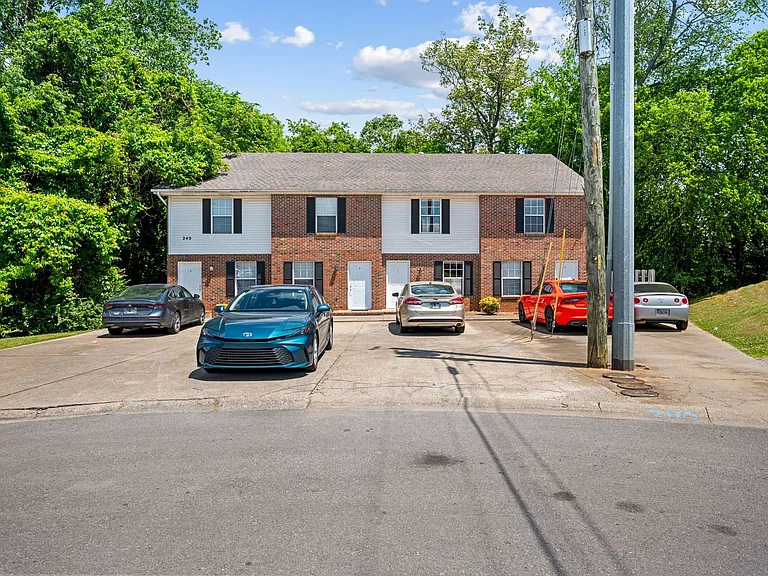 240 Timber Lake Dr — Photo 2