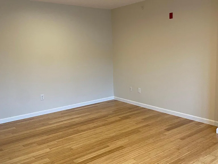 821 Court St — Photo 3