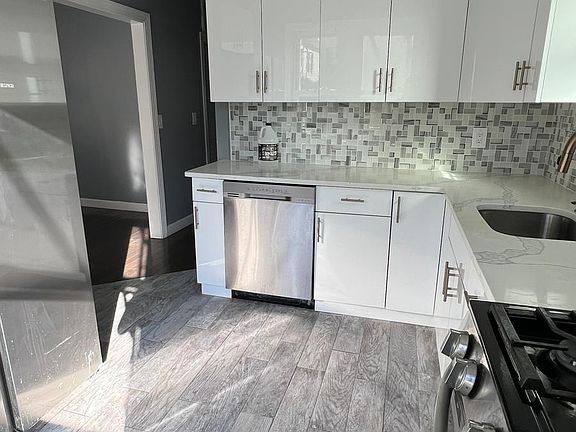2nd image of 757 Thomas St Floor 1