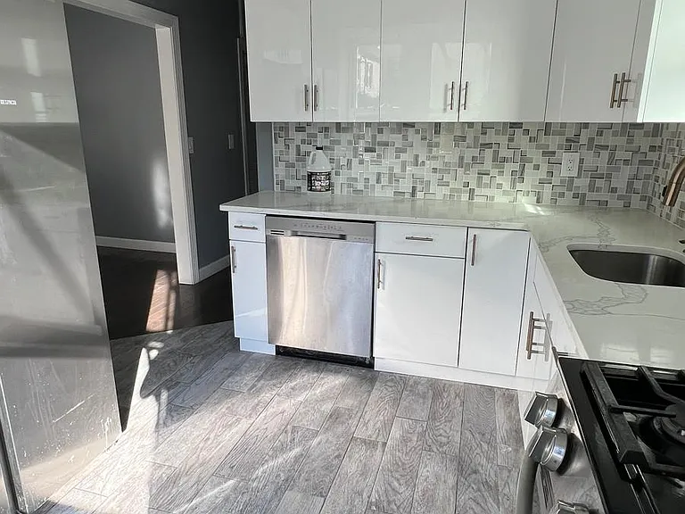757 Thomas St #1 — Photo 2