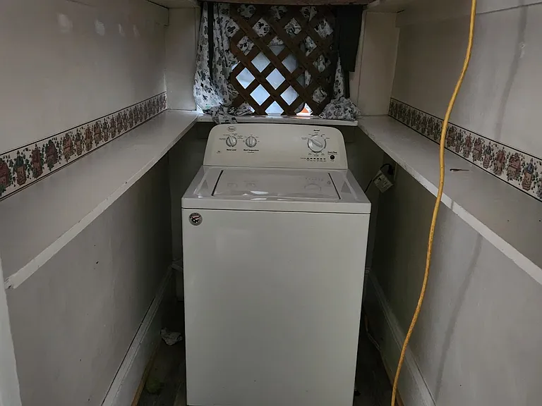 626 W Piedmont St — Photo 8