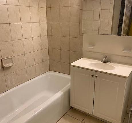 4th image of 122A Hoyt St #T4