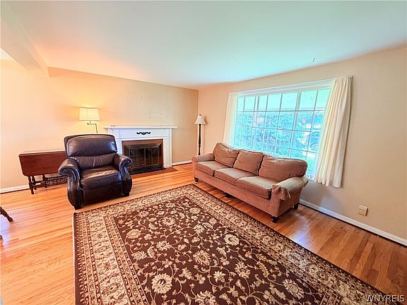 5th image of 122 Turner Ave