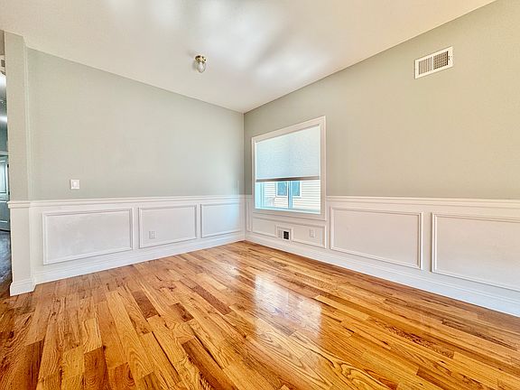 5th image of 323 Bartlett Ave #1