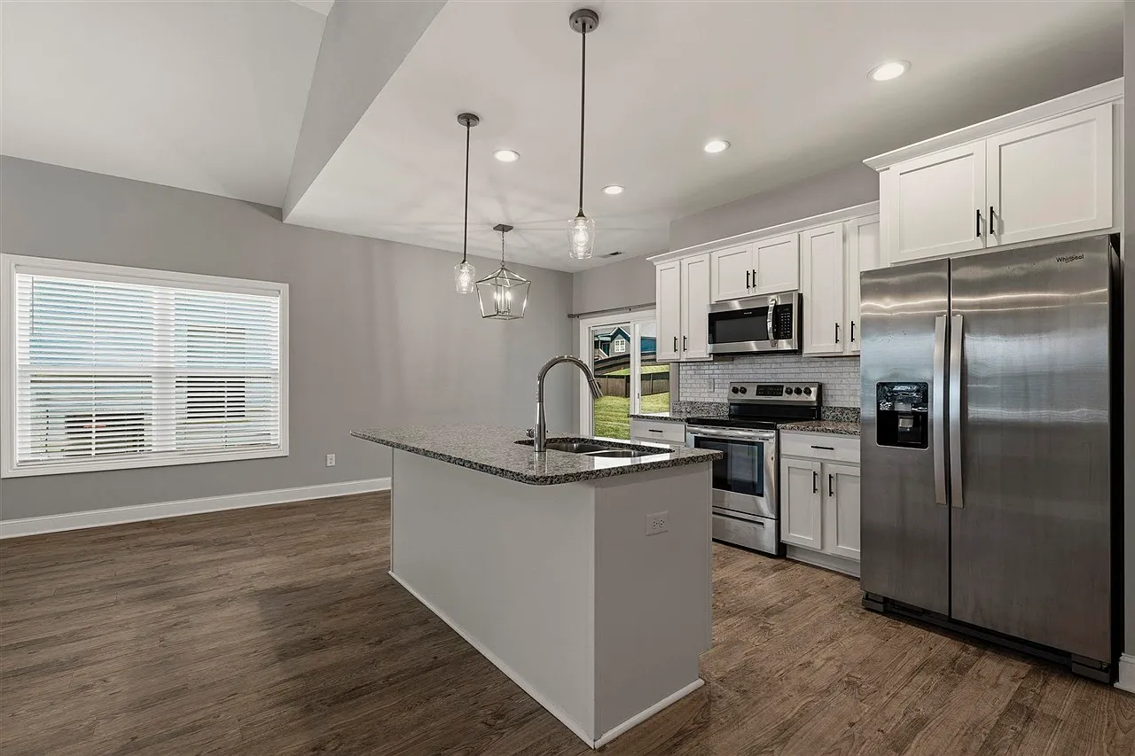 3 bed, 1319 sqft, $1,850 — Photo 3