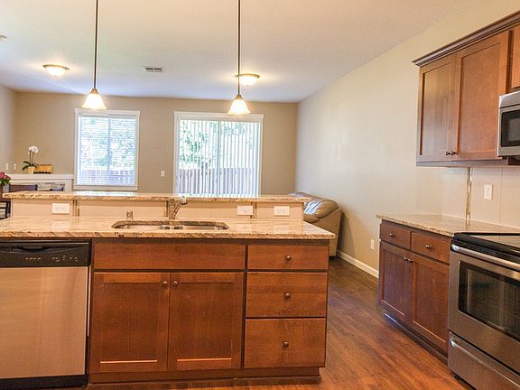 3rd image of 4317 NE 34th Cir