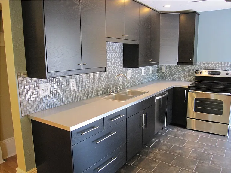 471 Oneida St — Photo 15
