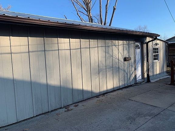 2nd image of 520 Walnut St #A
